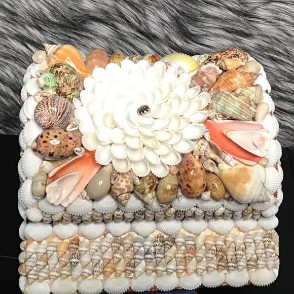 NWOT Seashell Encrusted Treasure Chest Shaped Box - Picture 7 of 9